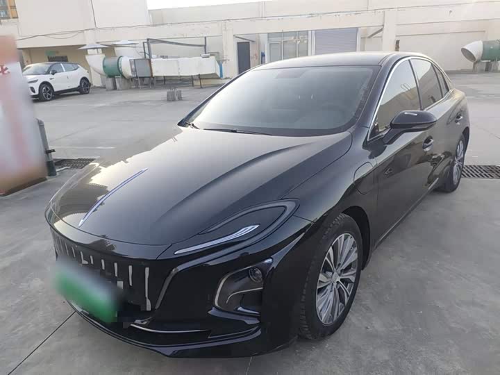 Фото 1 - Hongqi E-QM5