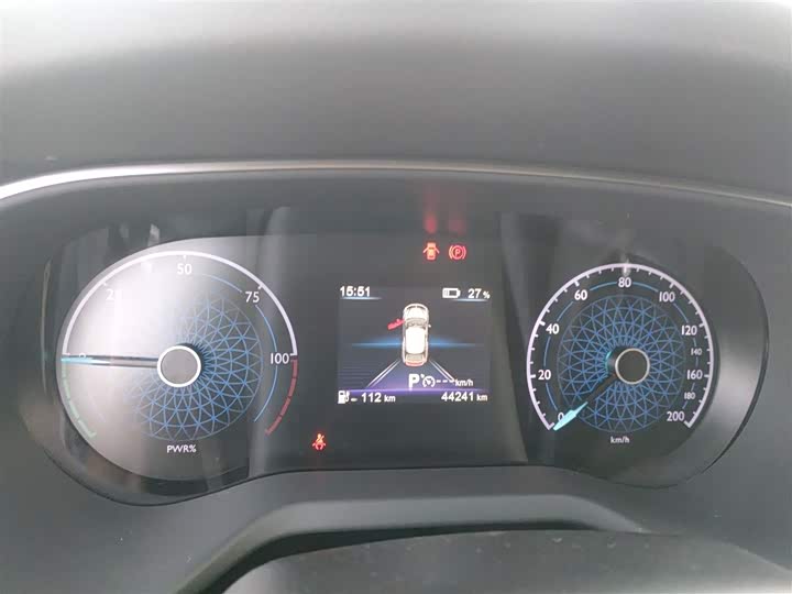 Фото 12 - Hongqi E-QM5