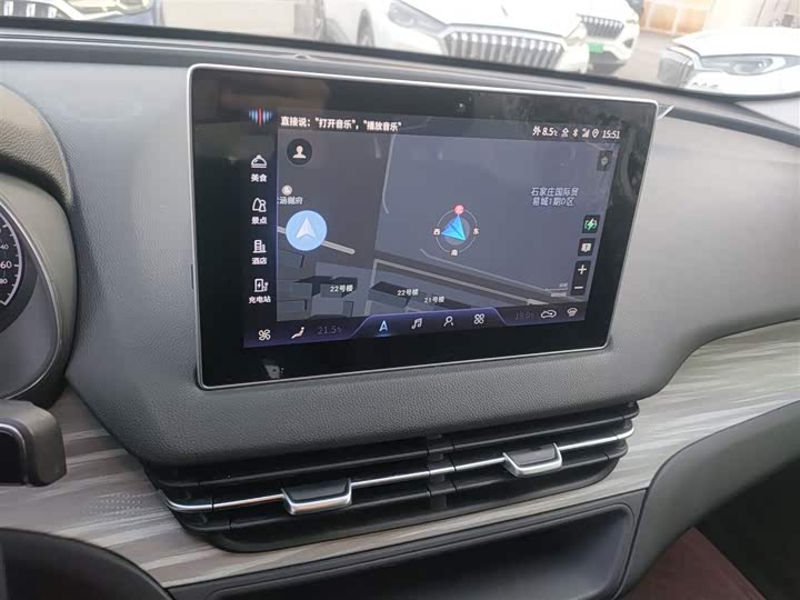 Фото 13 - Hongqi E-QM5