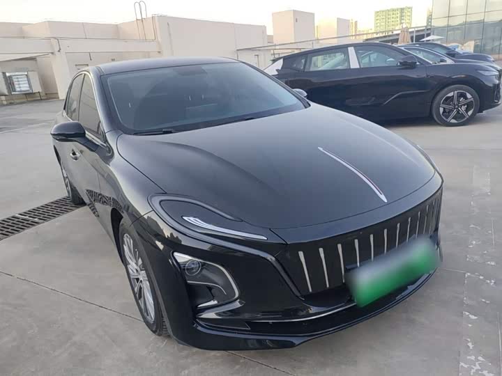 Фото 4 - Hongqi E-QM5