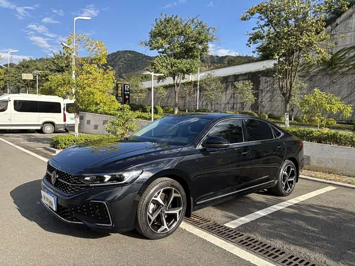 Фото 1 - Volkswagen Passat