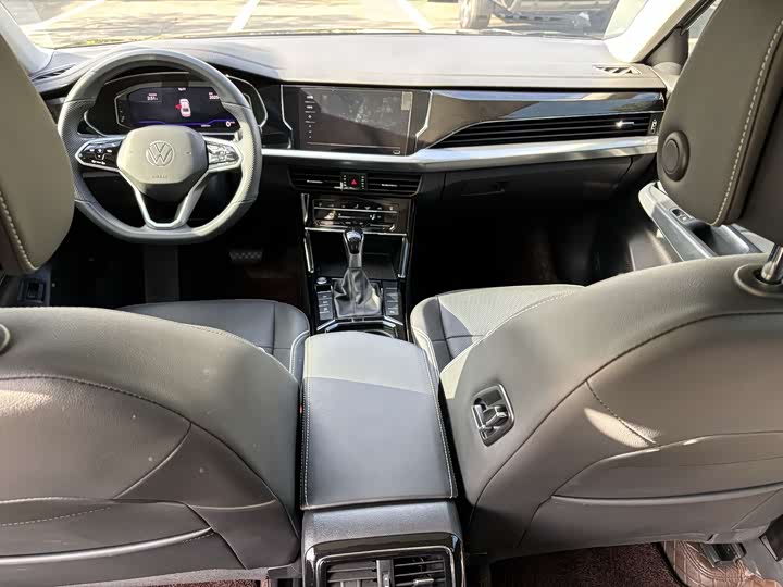 Фото 10 - Volkswagen Passat