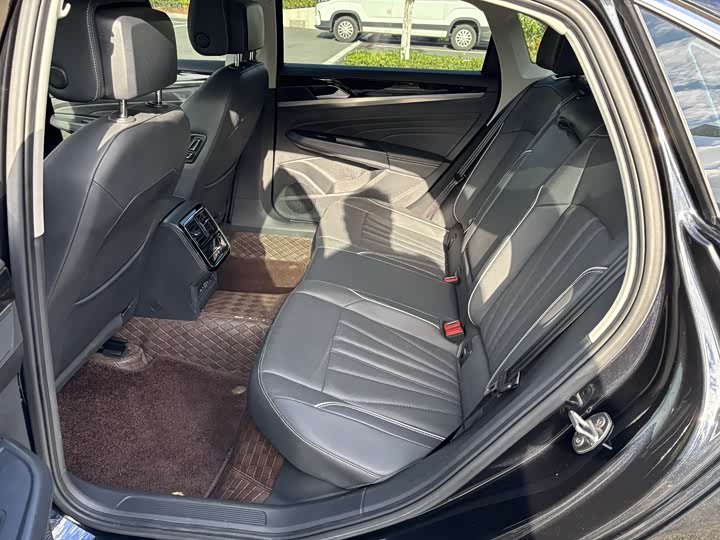 Фото 15 - Volkswagen Passat