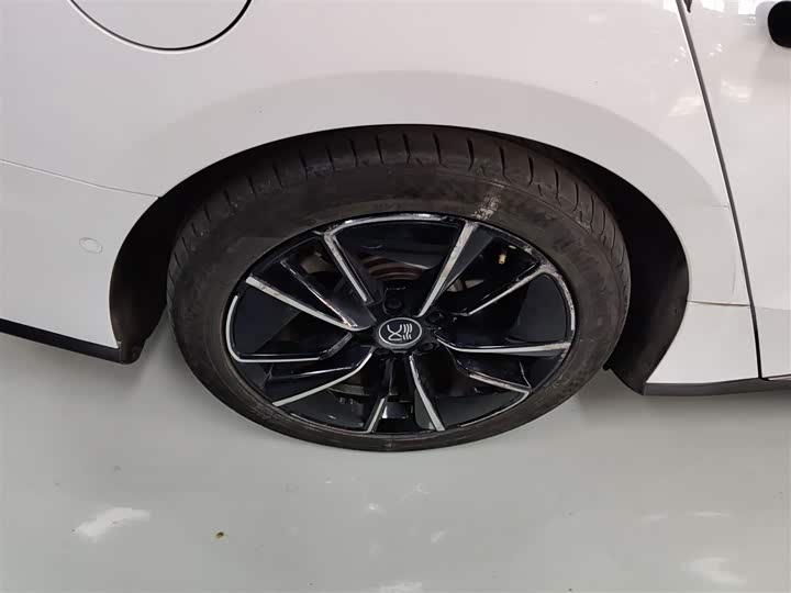 Фото 26 - BYD Han