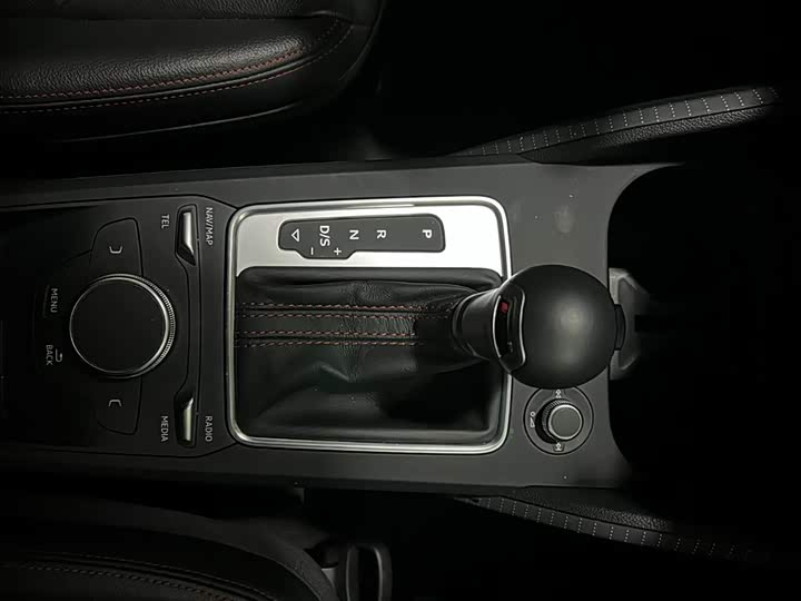 Фото 13 - Audi Q2L