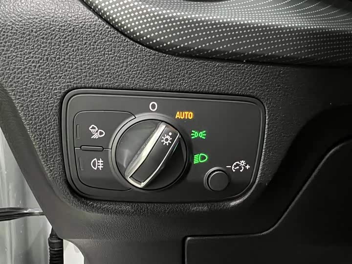 Фото 17 - Audi Q2L