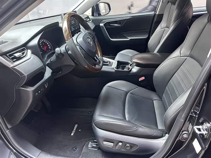 Фото 9 - Toyota Wildlander