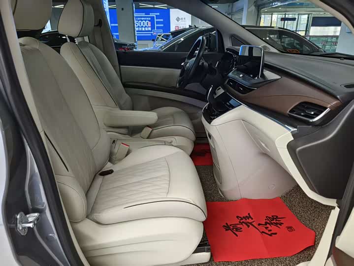 Фото 13 - Buick GL8 ES