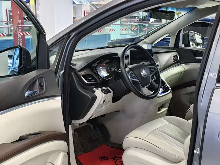 Фото 3 - Buick GL8 ES