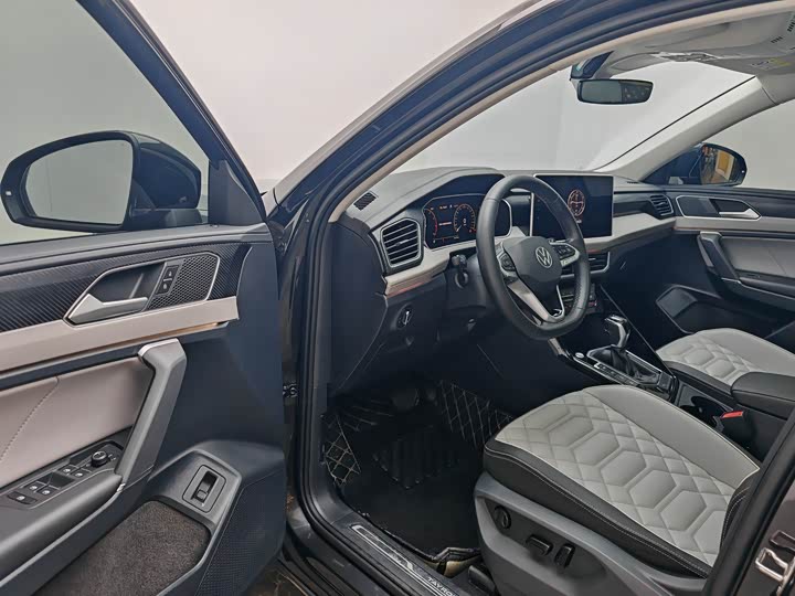 Фото 14 - Volkswagen Tayron