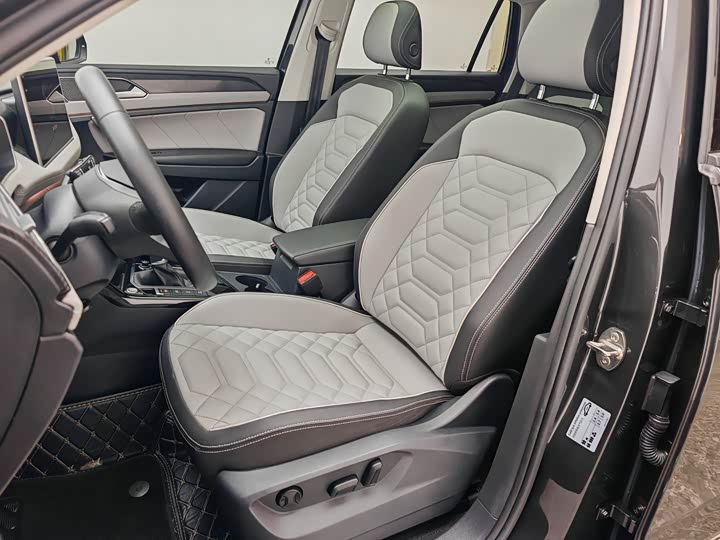 Фото 15 - Volkswagen Tayron