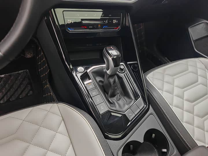 Фото 23 - Volkswagen Tayron