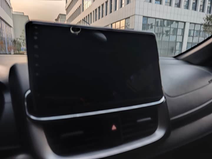 Фото 13 - Toyota Yaris L Hatchback