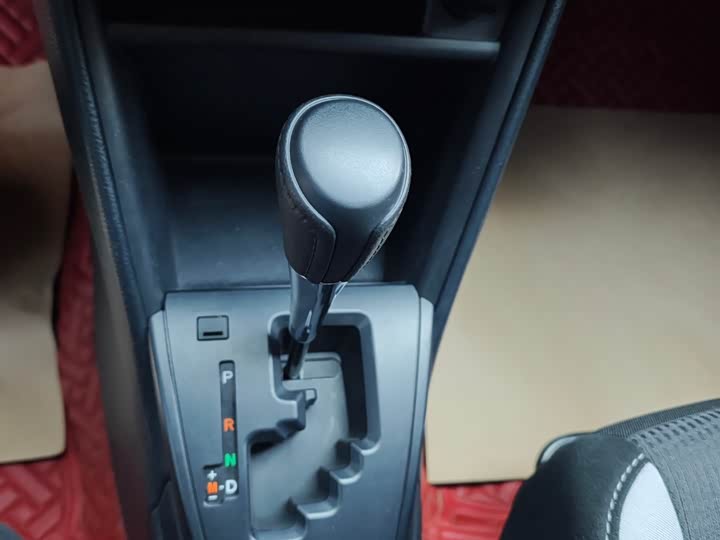 Фото 14 - Toyota Yaris L Hatchback