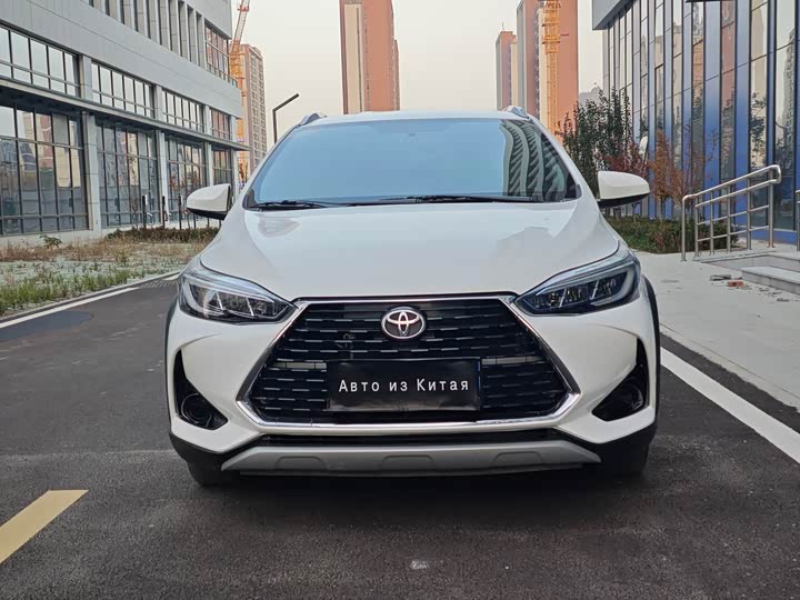 Фото 2 - Toyota Yaris L Hatchback