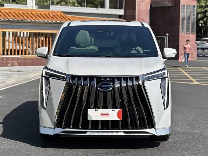 Фото 2 - GAC Trumpchi M8