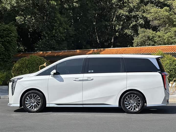 Фото 3 - GAC Trumpchi M8