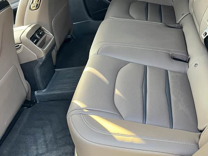 Фото 14 - BYD Han