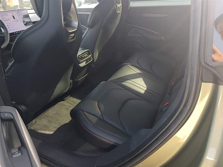 Фото 17 - Xiaomi SU7