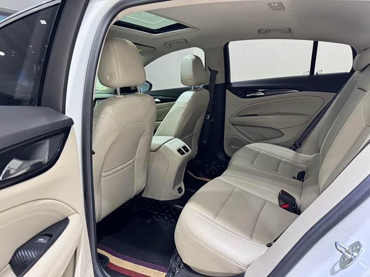 Фото 10 - Buick Regal