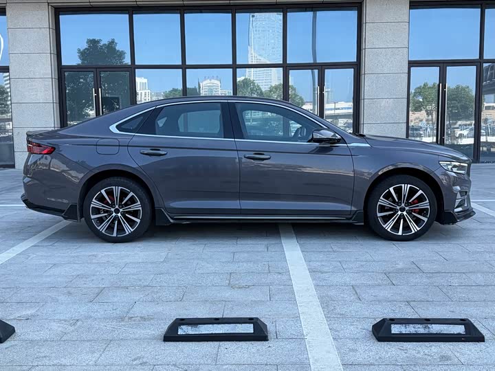 Фото 4 - Geely Preface