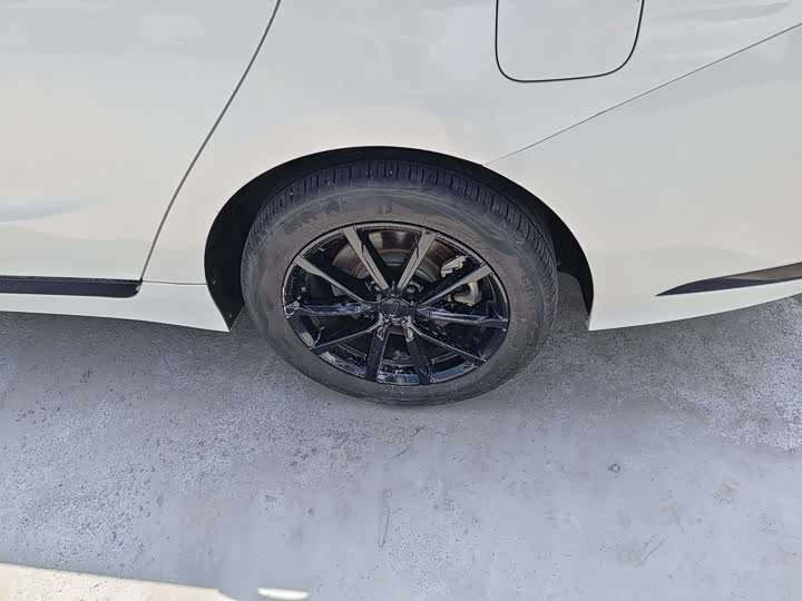 Фото 14 - Geely Emgrand GT