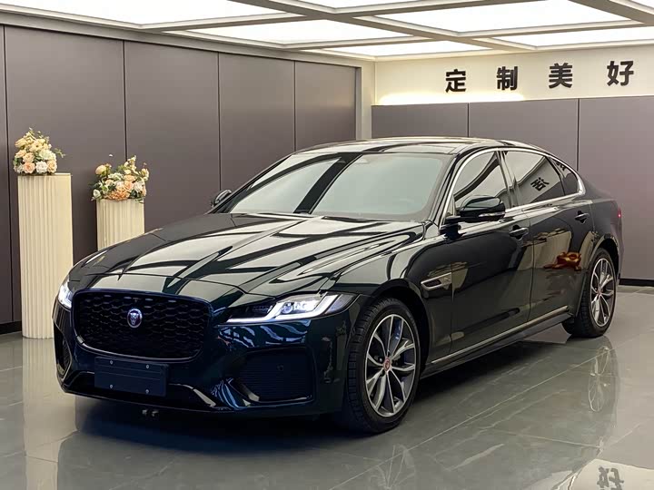 Фото 1 - Jaguar XF L