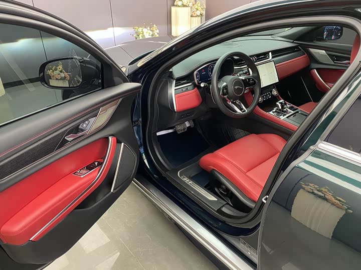 Фото 4 - Jaguar XF L