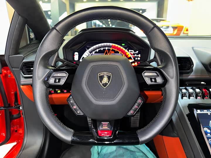 Фото 14 - Lamborghini Huracán