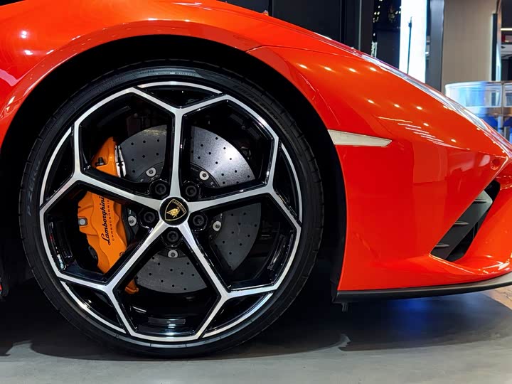 Фото 6 - Lamborghini Huracán