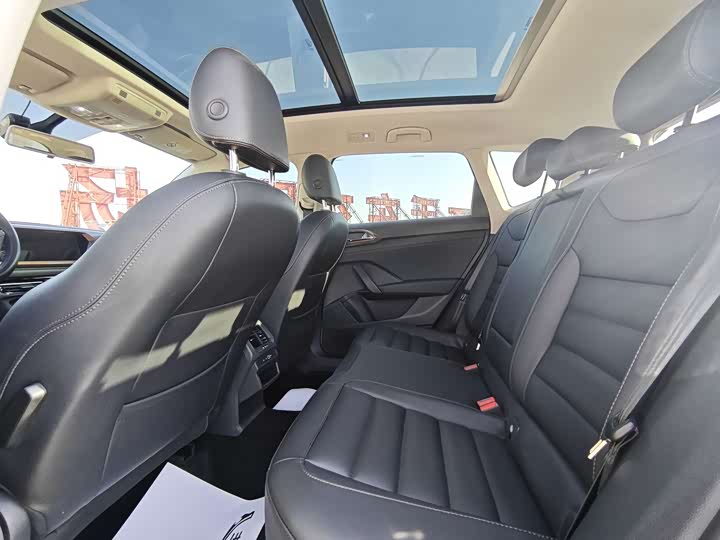 Фото 10 - Volkswagen Tharu