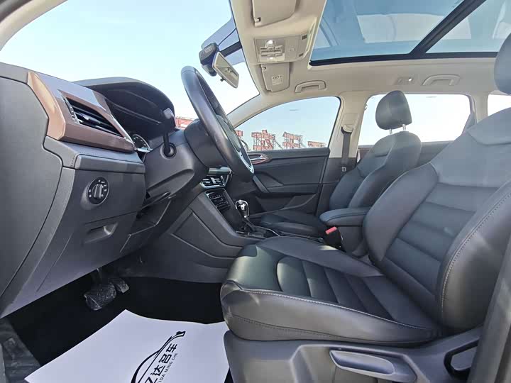 Фото 9 - Volkswagen Tharu