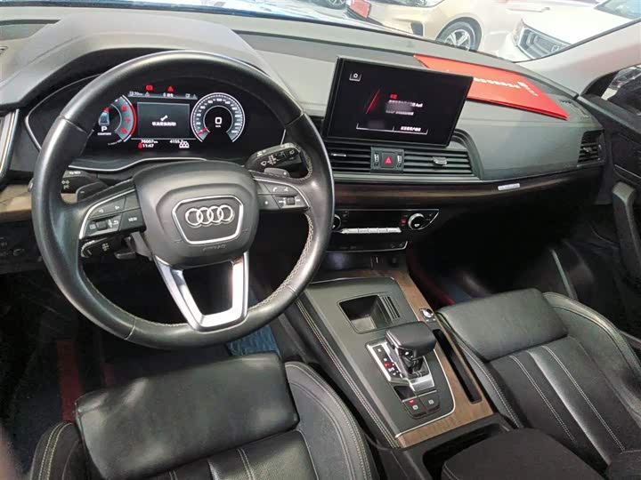 Фото 10 - Audi Q5L