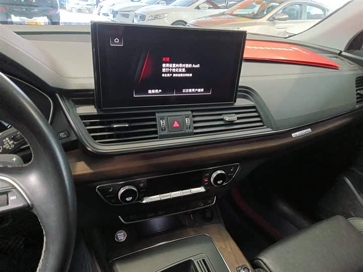 Фото 13 - Audi Q5L