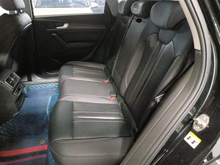 Фото 17 - Audi Q5L