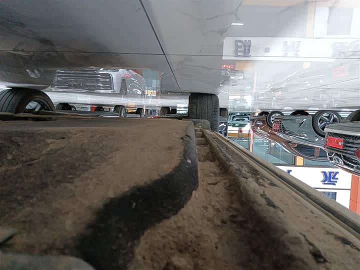 Фото 21 - Audi Q5L