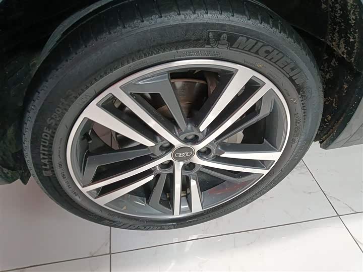 Фото 23 - Audi Q5L