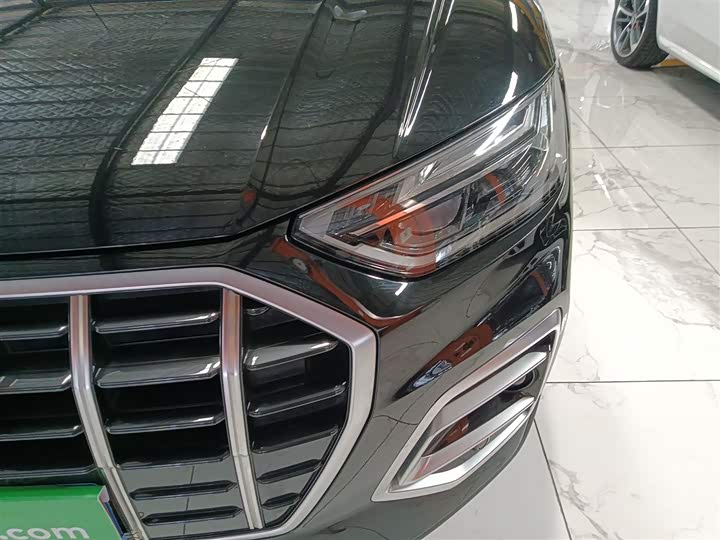 Фото 24 - Audi Q5L