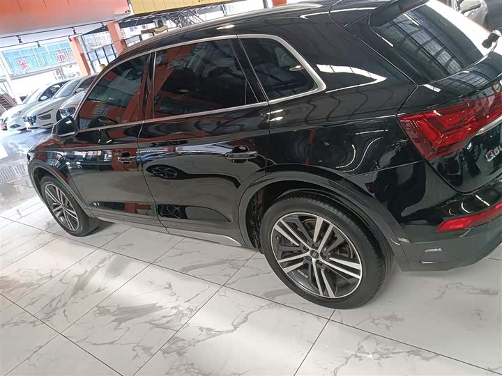 Фото 5 - Audi Q5L