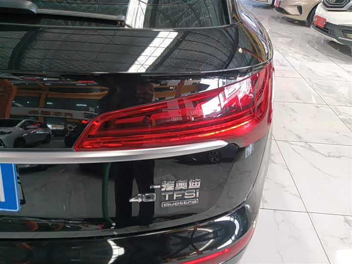 Фото 8 - Audi Q5L