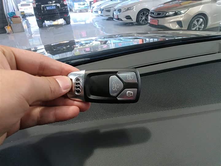 Фото 9 - Audi Q5L