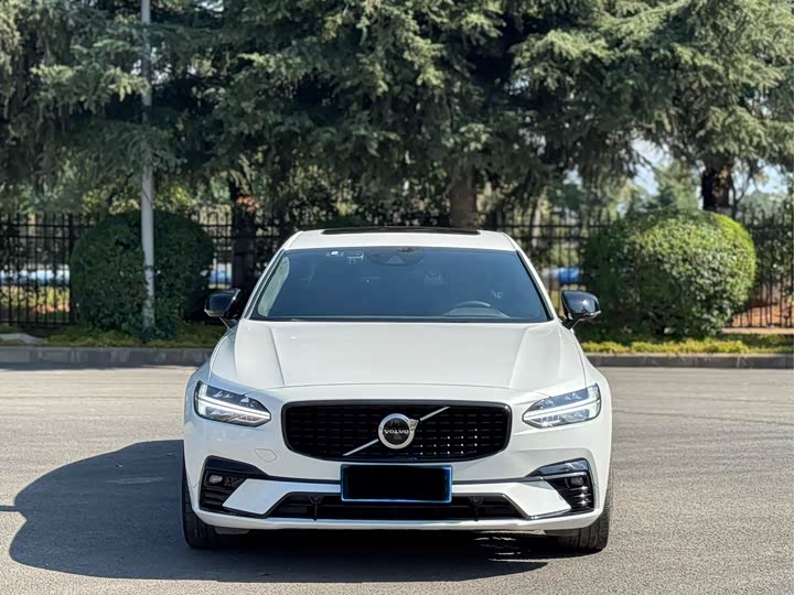 Фото 2 - Volvo S90