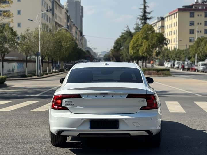 Фото 9 - Volvo S90