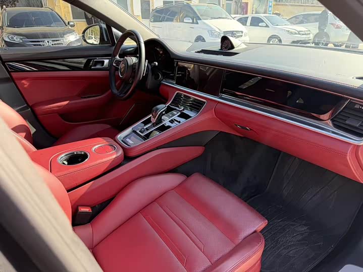 Фото 10 - Porsche Panamera