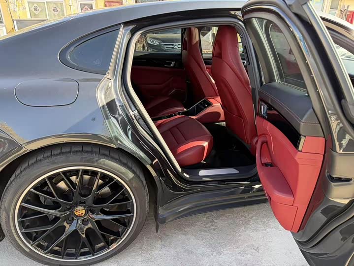 Фото 14 - Porsche Panamera