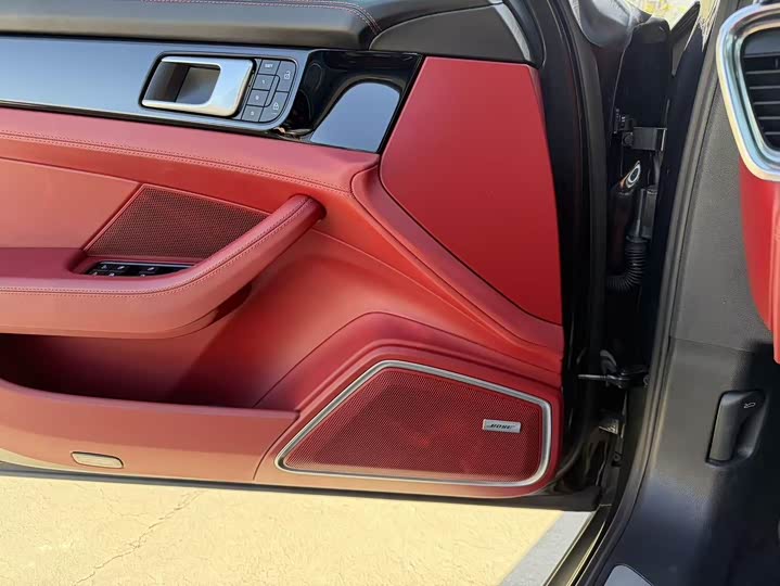 Фото 16 - Porsche Panamera