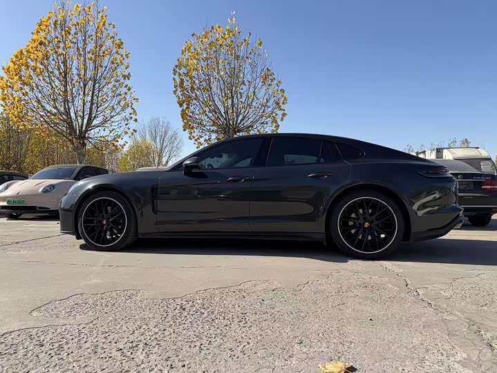 Фото 2 - Porsche Panamera