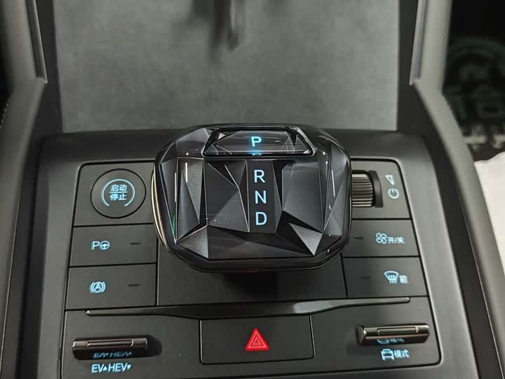 Фото 13 - BYD Qin L