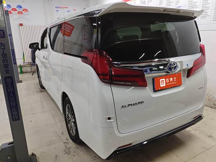 Фото 2 - Toyota Alphard