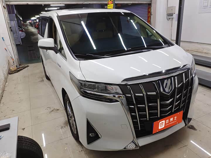 Фото 3 - Toyota Alphard